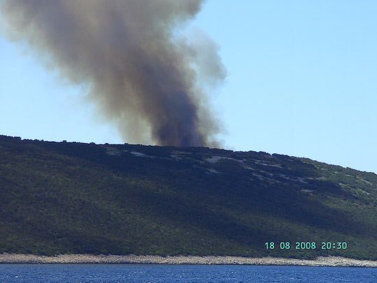 76 Auf einer Insel ist ein Brand